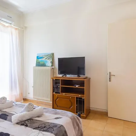 Mema'S Tranquil Apartment In Patra Exterior photo