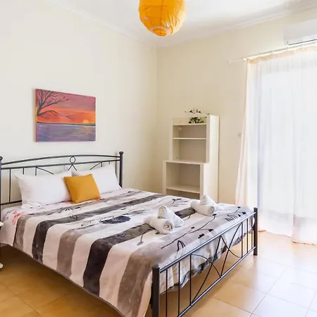 Mema'S Tranquil Apartment In Patra Exterior photo